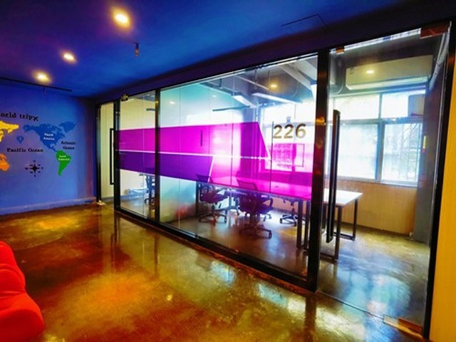 苏州镭射炫彩玻璃